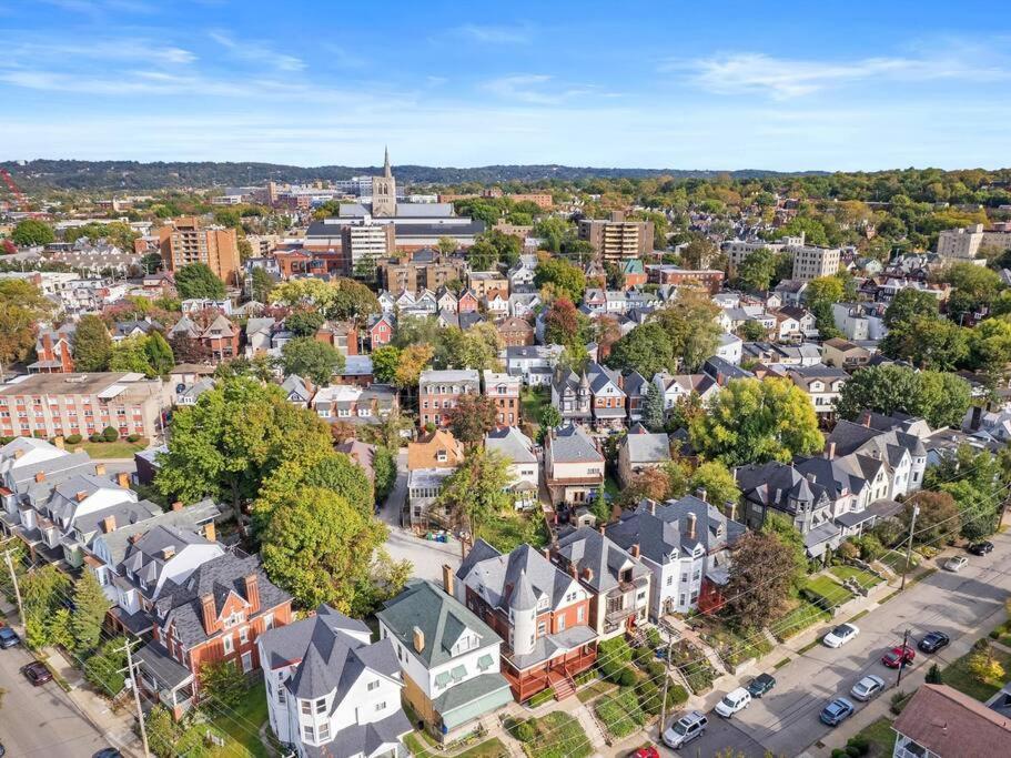 Apartment Shadyside, !1 Spacious & Modern 1 Bedroom With Parking